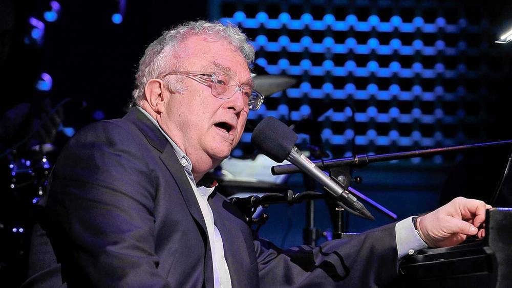 Randy Newman Writes Catchy Quarantine Tune Titled "Stay Away" - hollywoodreporter.com - Los Angeles