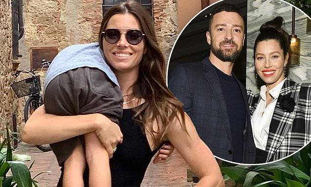 Jessica Biel - Jessica Biel shows off her guns while celebrating her son Silas' fifth birthday in a throwback snap - dailymail.co.uk - Usa