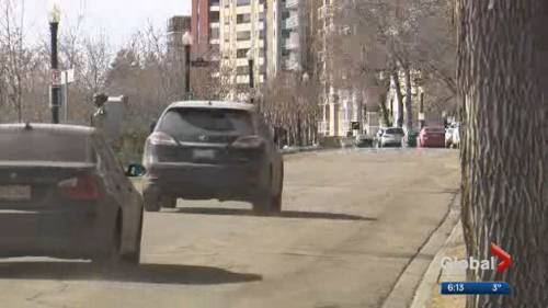 Sarah Komadina - Edmonton adjusts roads, pedestrian call buttons to promote physical distancing - globalnews.ca