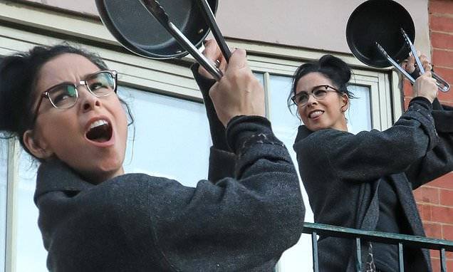 Sarah Silverman cheers on essential workers from her NYC apartment amid coronavirus pandemic - dailymail.co.uk - New York - Usa