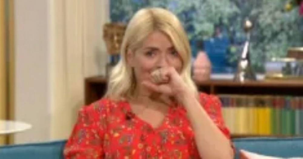 Holly Willoughby - Phillip Schofield - Holly Willoughby panics as This Morning fans 'work out' Dynamo trick amid card fail - dailystar.co.uk