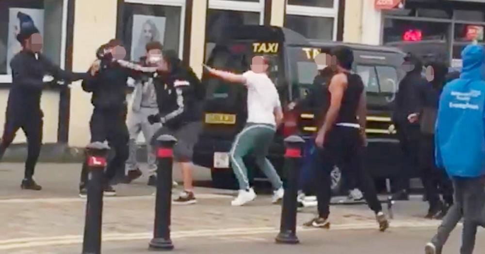 Large brawl erupts on busy road as scrappers break social distancing rules - mirror.co.uk - city Clifton