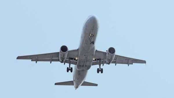 India's air passenger traffic records 3-5% negative growth in FY'20: Icra - livemint.com - India - city Mumbai