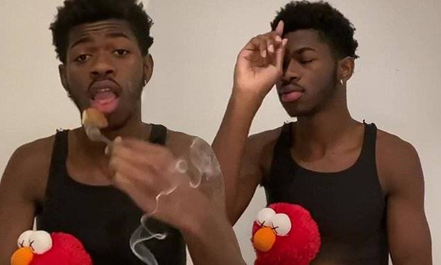 Lil Nas X celebrates 21st birthday in isolation with Elmo doll and blows out single candle in bread - dailymail.co.uk - county Hill - county Lamar