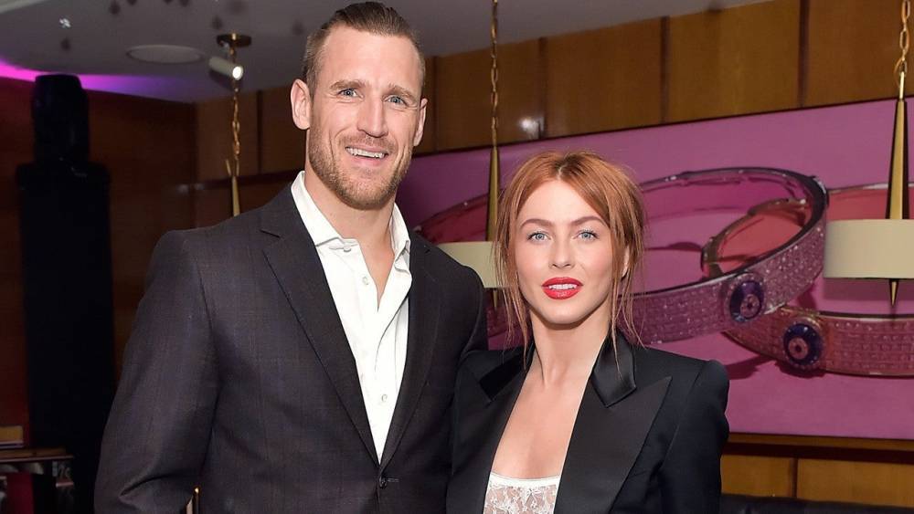 Julianne Hough - Brooks Laich - Brooks Laich Says He's Uninterested in Sex While Quarantining Separately From Julianne Hough - etonline.com - Los Angeles - state Idaho