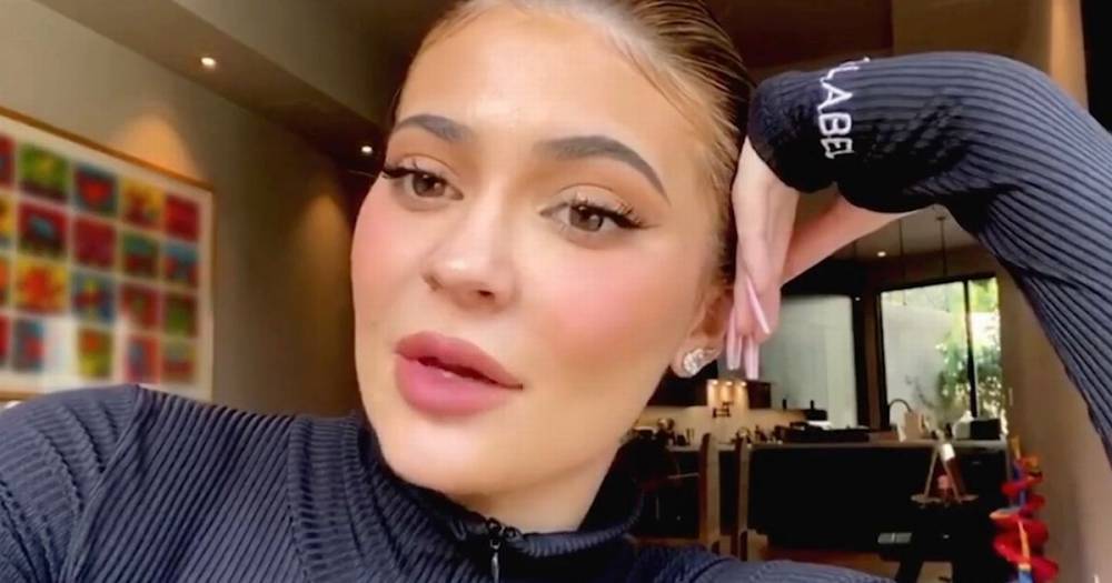 Kylie Jenner - Kim Kardashian - Tearful Kylie Jenner admits 'someone close has coronavirus' in KUWTK teaser - mirror.co.uk - Usa - Los Angeles