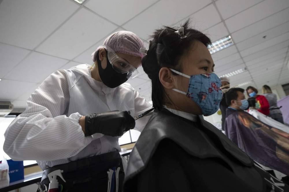 Hairstylist gives free haircuts to Thai health frontliners - clickorlando.com - Thailand - city Bangkok