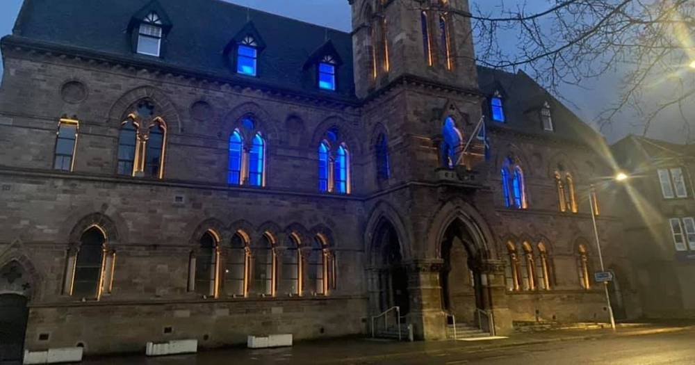Dumbarton Bridge and council offices light up in blue for NHS staff - dailyrecord.co.uk