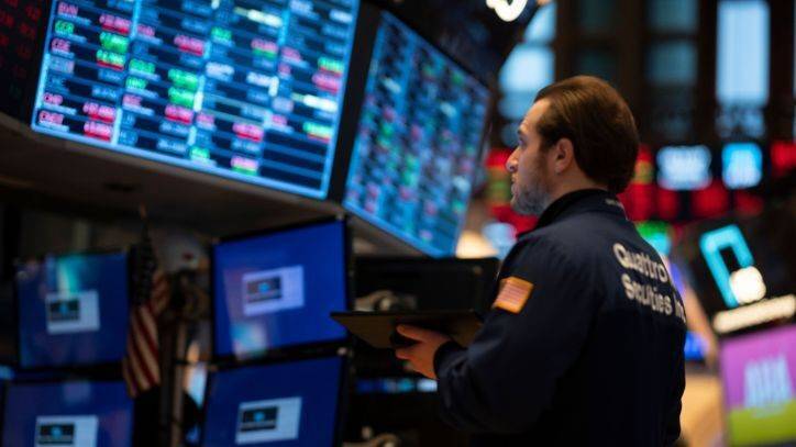 Stocks slump as coronavirus hits big tech, oil earnings - fox29.com - New York