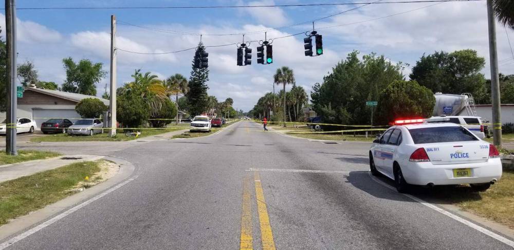 Teen dead after crash involving dirt bike in Daytona Beach, police say - clickorlando.com - state Florida - city Daytona Beach, state Florida