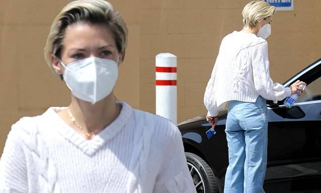 Jaime King goes retro chic in chunky white sweater and denim bell bottoms as she disinfects her car - dailymail.co.uk - Los Angeles - state Nebraska