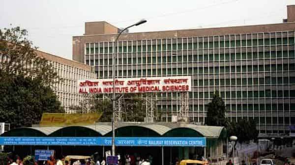 AIIMS doctor removes protective gear to save critical covid-19 patient; advised - livemint.com