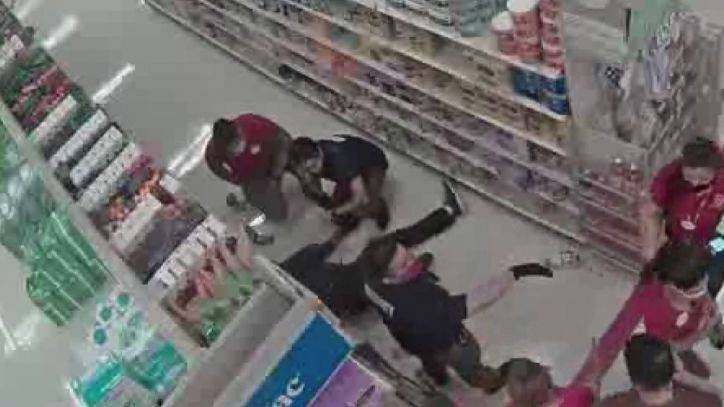 Caught on camera: Fight breaks out at Target after customers refuse to wear facial covering - fox29.com - Los Angeles - city Los Angeles