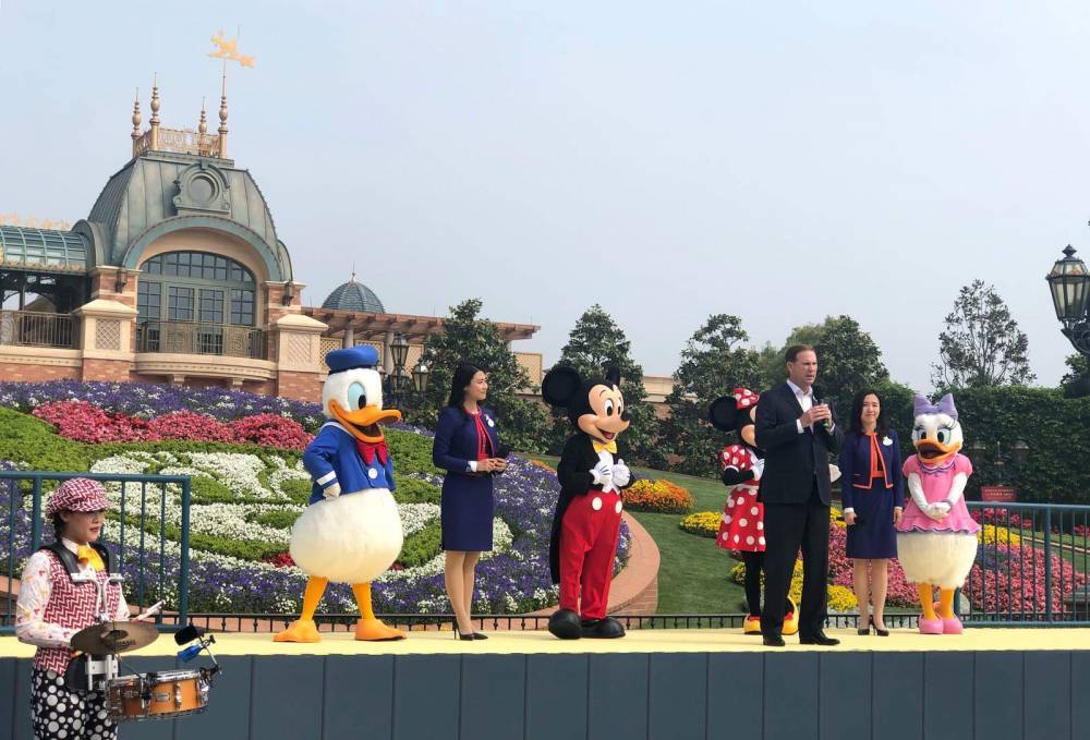 Bob Chapek - Disney CEO says masks likely part of US parks’ reopening plan - clickorlando.com - China - Usa - city Shanghai