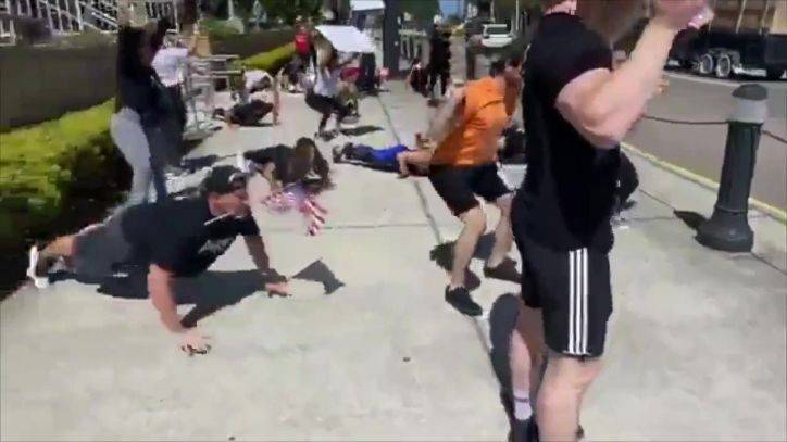 Ron Desantis - Demonstrators do push-ups, squats outside Pinellas courthouse to protest gym closures - fox29.com - state Florida - county Bay - city Tampa, county Bay - county Pinellas - county Clearwater