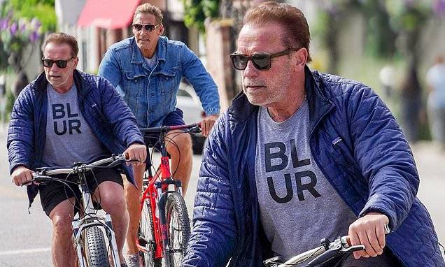 Arnold Schwarzenegger - Ralf Moeller - Arnold Schwarzenegger keeps up his fitness regimen as he enjoys bike ride - dailymail.co.uk - state California - city Santa Monica