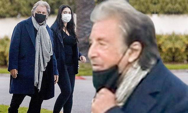 Al Pacino dons a mask as he takes a walk around Beverly Hills neighborhood with female companion - dailymail.co.uk - state California - county Hill - city Beverly Hills, state California