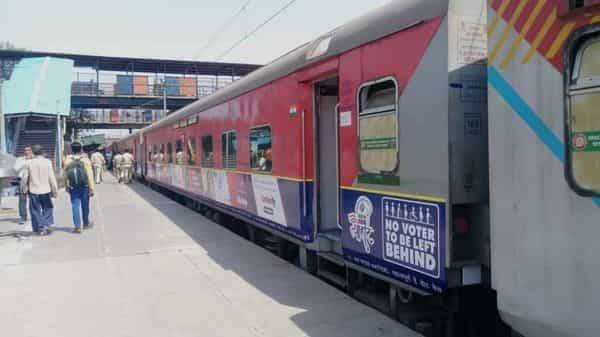 Railways strongly advises use of Aaroya Setu app for special train passengers - livemint.com - India