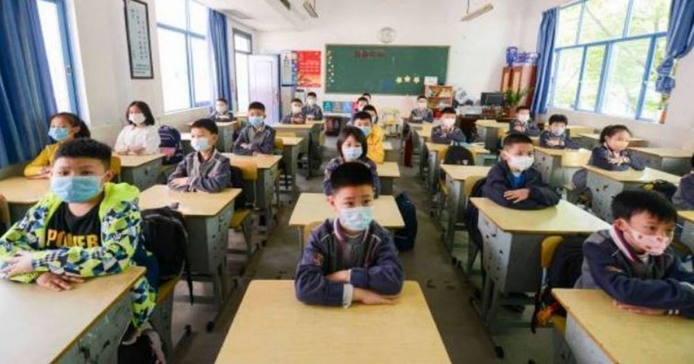 Teachers and pupils should not wear face masks in schools or childcare settings, government says - manchestereveningnews.co.uk