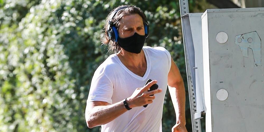 Gwyneth Paltrow - Brad Falchuk - Brad Falchuk Works Up a Sweat on a Run Amid Quarantine - justjared.com
