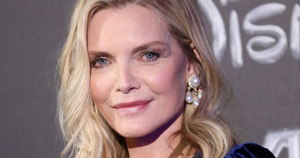 Michelle Pfeiffer - Age-defying Michelle Pfeiffer lets natural beauty shine in stunning bare-faced selfie - mirror.co.uk