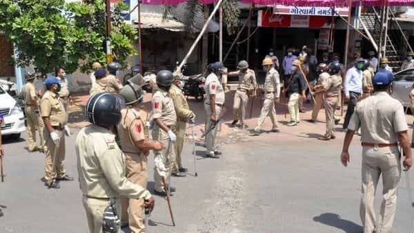 Anil Deshmukh - Covid-19: Maharashtra seeks 2,000 CAPF personnel to relieve burden on state cop - livemint.com - city Mumbai