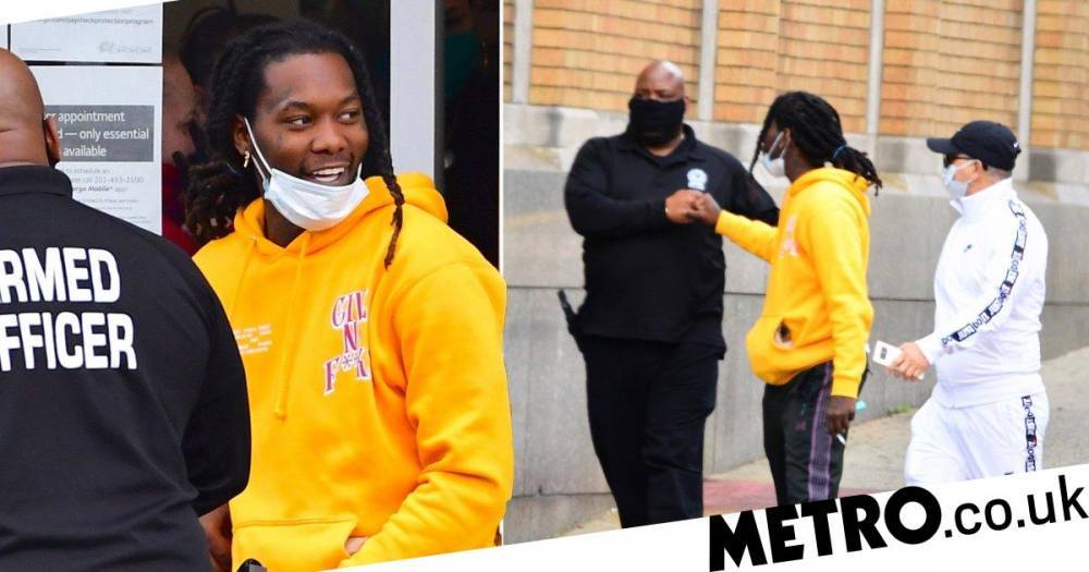 Offset brings an armed guard with him to ATM as he withdraws cash with Cardi B’s dad - metro.co.uk - New York