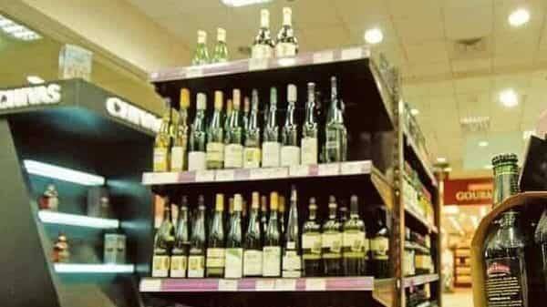 Kerala levies 10-35% corona fee on liquor - livemint.com - state Kerala