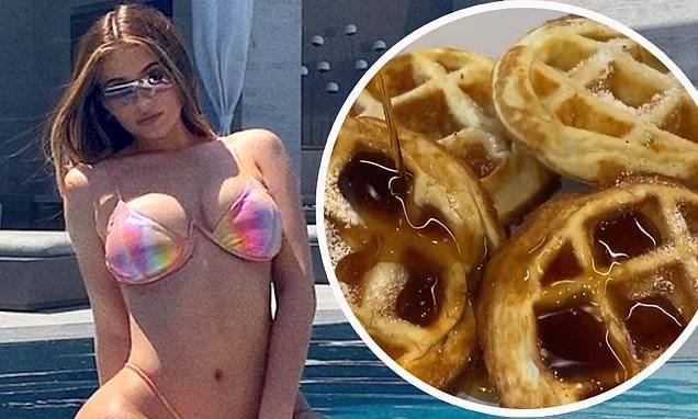Kylie Jenner - Kourtney Kardashian - Kim Kardashian - Kylie Jenner's lockdown food diary revealed: The star treats herself to waffles - dailymail.co.uk