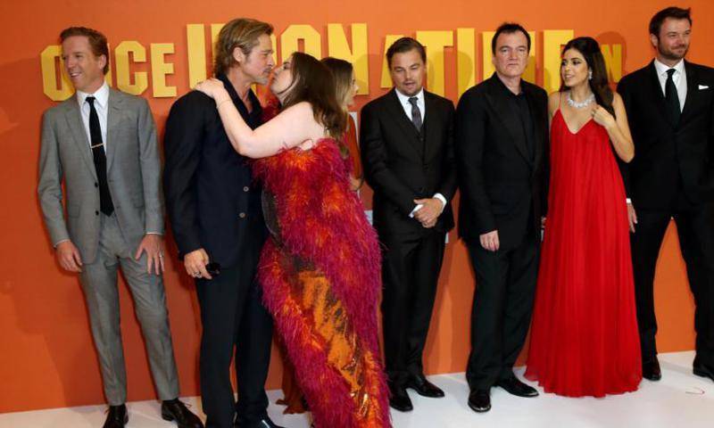 Brad Pitt - Andy Cohen - Lena Dunham - Brad Pitt’s awkward kiss with Lena Dunham - actress reveals what really happened - us.hola.com - city Hollywood