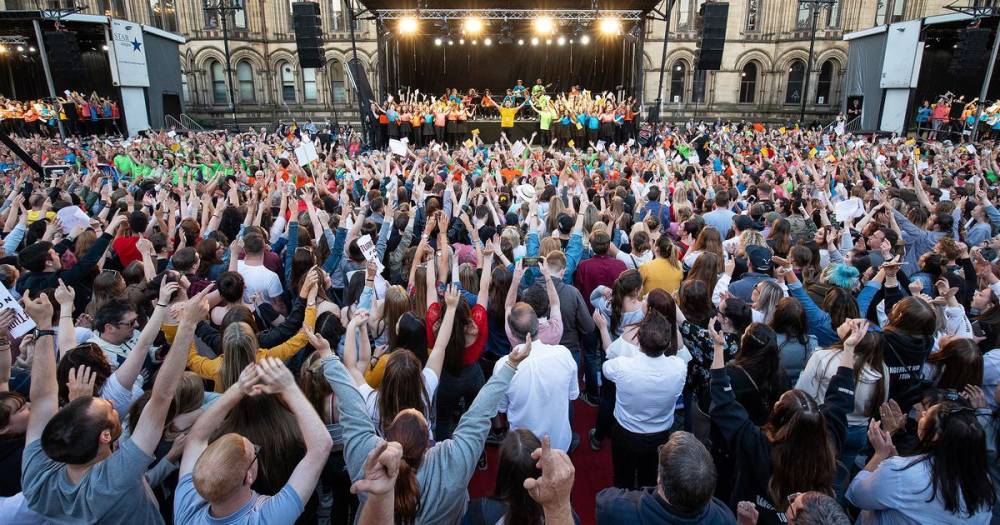 There's a mass doorstep sing-a-long happening - and the whole of Greater Manchester is invited - manchestereveningnews.co.uk - city Manchester