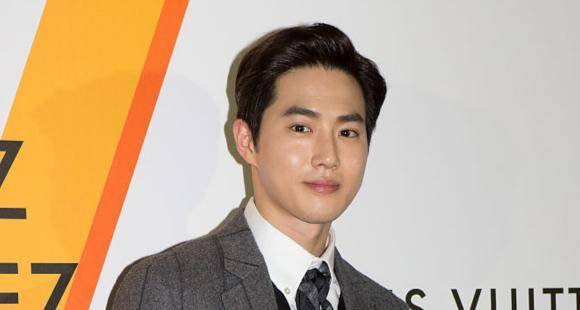 EXO leader Suho receives emotional goodbye from band members & EXO L as he heads for his military enlistment - pinkvilla.com