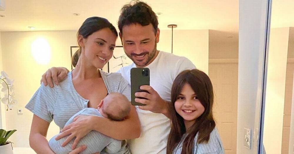 Ryan Thomas - Lucy Mecklenburgh - Tina Obrien - Lucy Meck breastfeeds baby son as she poses with Ryan Thomas and his daughter Scarlett - mirror.co.uk - city Mumbai