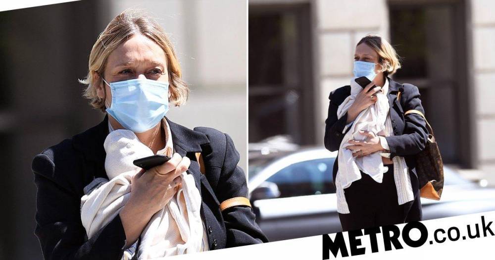 Chloe Sevigny - Sinisa Mackovic - New mum Chloe Sevigny covers up in face mask as she heads out in New York with newborn baby - metro.co.uk - New York - city New York