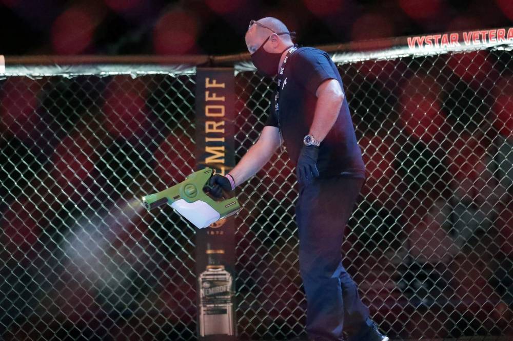 Teixeira upsets Smith to cap UFC’s second Florida show amid coronavirus pandemic - clickorlando.com - state Florida - city Jacksonville, state Florida