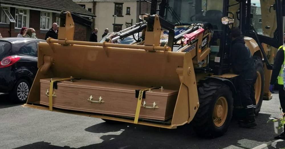 Grandad gets his unusual dying wish granted by his family - it involves a JCB digger - manchestereveningnews.co.uk