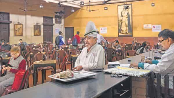 Crisil Research - Organised dine-in restaurants to see 40-50% dip in revenue: Crisil Research - livemint.com - India