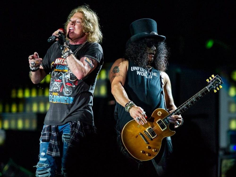 Donald Trump - Guns N' Roses tears into Trump with 'Live N' Let Die With COVID 45' shirt - torontosun.com - Usa - Los Angeles - state Arizona