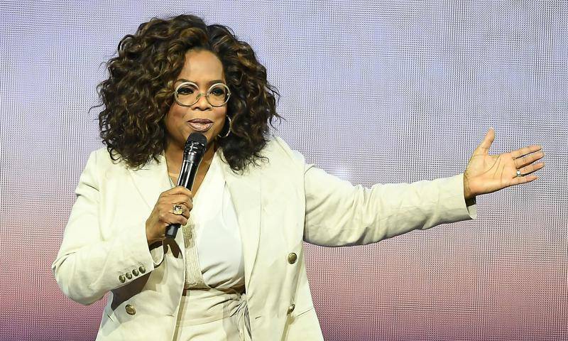 Oprah Winfrey - Oprah Winfrey launches virtual wellness tour to ease COVID-19 anxiety, Princess Eugenie volunteers and more news - us.hola.com