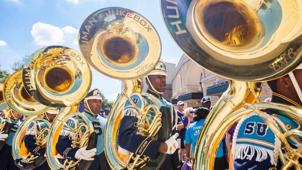 Buried fiber-optic cable detects the most earth-shaking marching band - sciencemag.org - state California - city Pasadena, state California