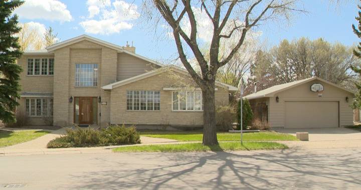 University of Regina to sell president’s residence in cost-cutting effort during pandemic - globalnews.ca