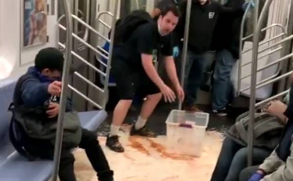 MTA Slams TikTok Comedian Josh Popkin After He Dumped Milk & Cereal on Subway Car - justjared.com - city New York