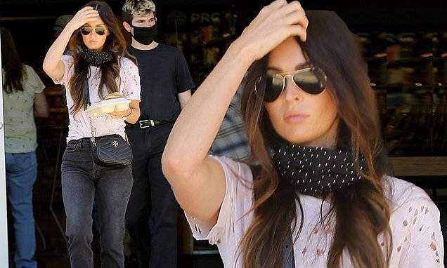 Megan Fox - Megan Fox exudes style in ripped pink T-shirt and black jeans as she heads to the grocery store - dailymail.co.uk - state California