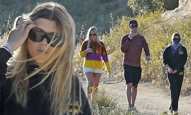 Sofia Richie - Scott Disick - Sofia Richie takes a stroll with friends after her boyfriend Scott Disick checks out of rehab - dailymail.co.uk - Los Angeles - city Los Angeles - state Colorado