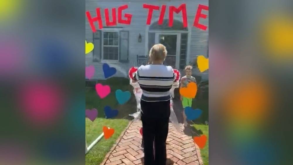 'Hug machine' lets great-grandmother embrace children - rte.ie - Usa - state Illinois
