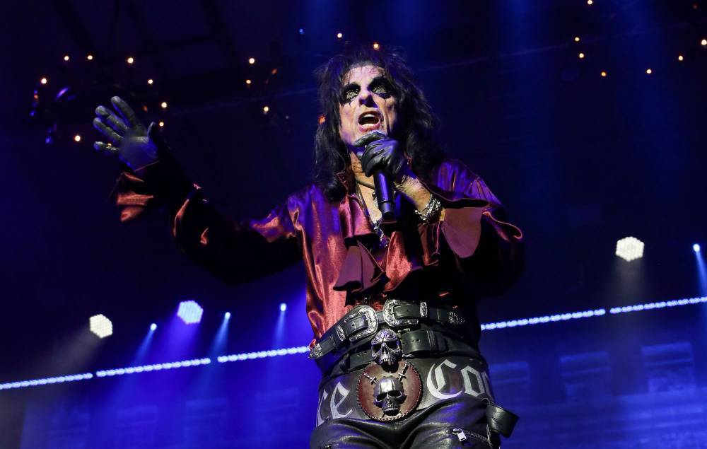 Watch the fan-filled video for Alice Cooper’s rousing new song ‘Don’t Give Up’ - nme.com