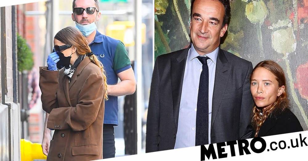 Mary Kate Olsen - Olivier Sarkozy - Mary-Kate Olsen wears face mask and gloves in NYC as emergency divorce filing is rejected - metro.co.uk - New York