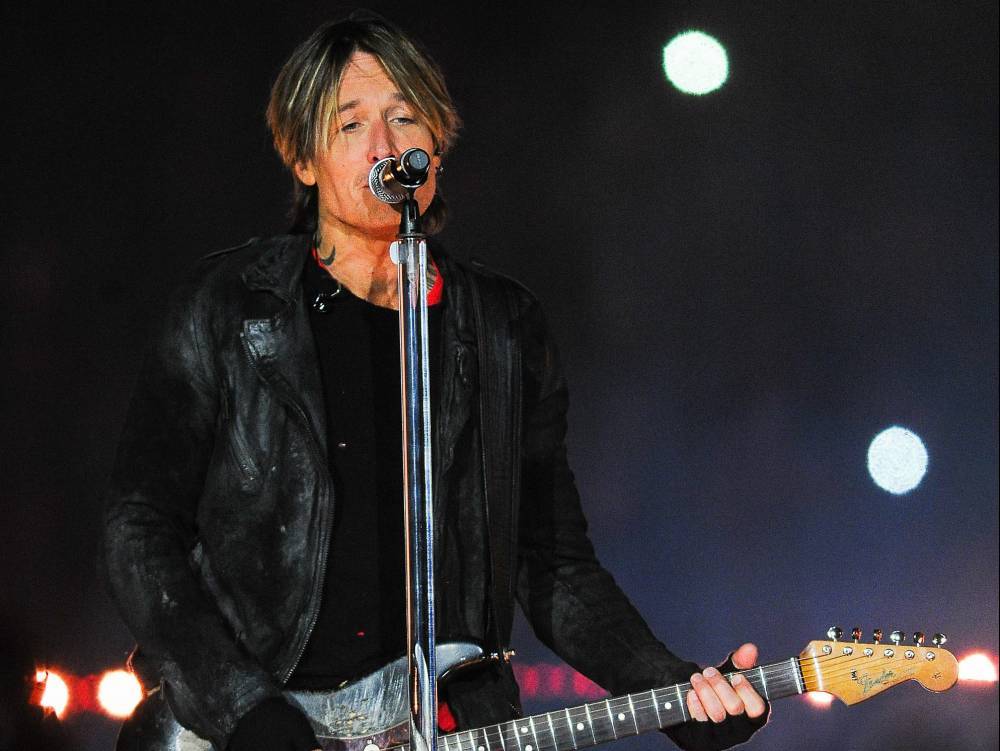 Keith Urban - Keith Urban plays drive-in gig for hospital staff - torontosun.com - state Tennessee - city Nashville, state Tennessee