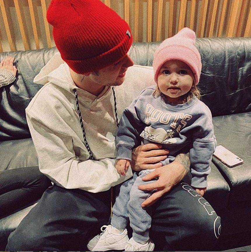 Justin Bieber - A Different Biebs? Justin Bieber Pens Incredibly Sweet Note To Baby Sister Bay! - perezhilton.com - Canada