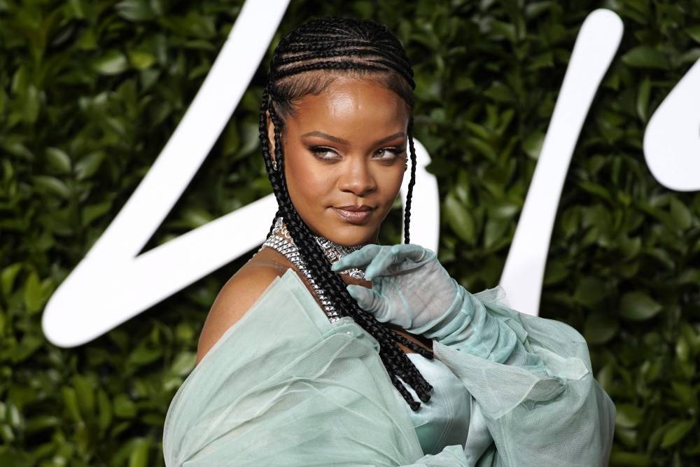 Rihanna Toys With Fans Demanding ‘R9’ Album Release - etcanada.com